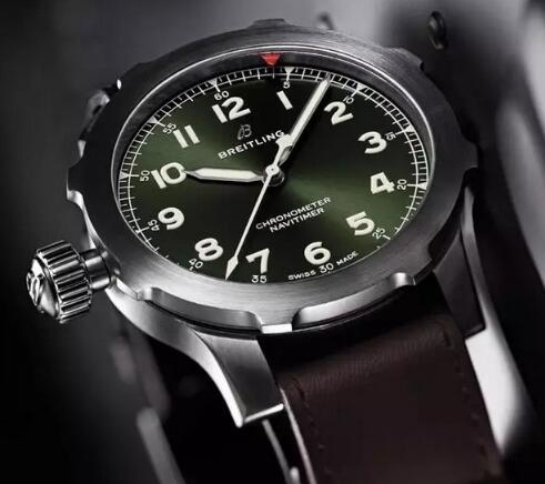 The distinctive and innovative red triangle pointer could be adjusted by rotating the bezel.