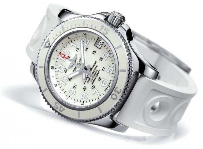 The white rubber strap with distinctive look matches the white dial and white rubber bezel well.