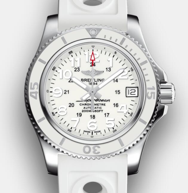 The oversized numerals and hands with luminescent coating guarantee the ultra legibility.