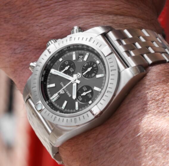 Forever reproduction watches are tasteful with the low-key effect.