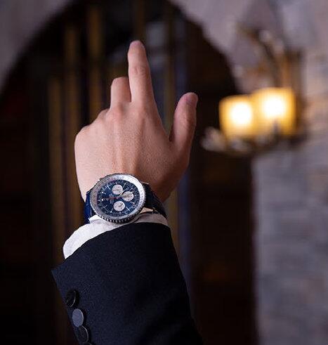 Online imitation watches for sale are chic with blue color.