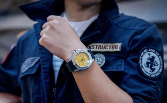 Swiss duplication watches are showy for the color.