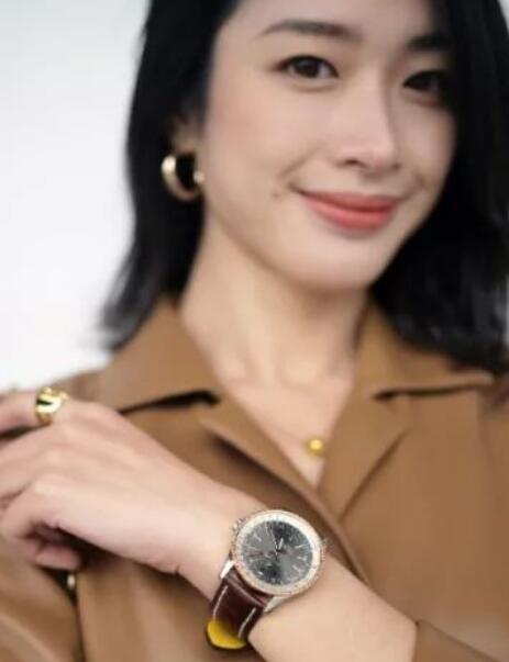 Swiss knock-off watches online are tasteful for the color matching.